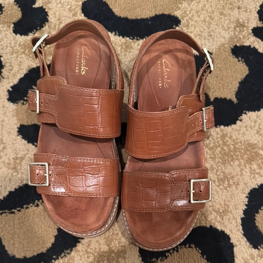 Clarks Brown Sandals with Textured Leather and Adjustable Straps